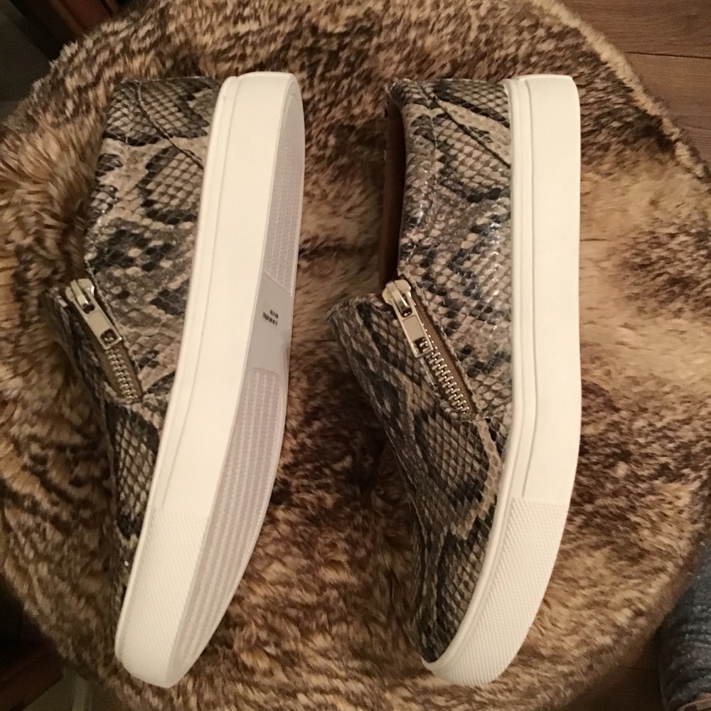 NWB REPORT PYTHON PRINT SHOES - Picture 3 of 12